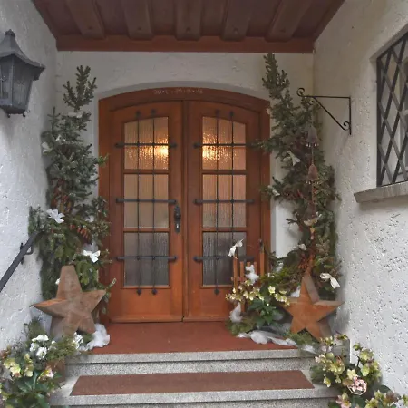 Lägenhet Mit Garten In *